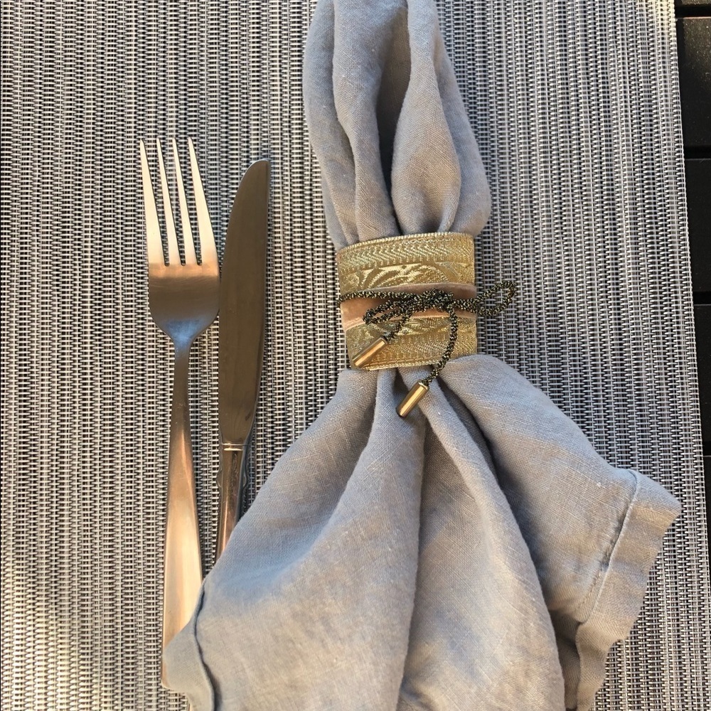 Vintage AVON Napkin rings Set of 4, gold jacquard. New
